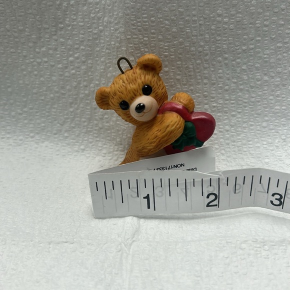 1988 Hallmark Keepsake Ornament Cinnamon Bear.(6th in the Porcelain Bear Series) - Picture 8 of 8